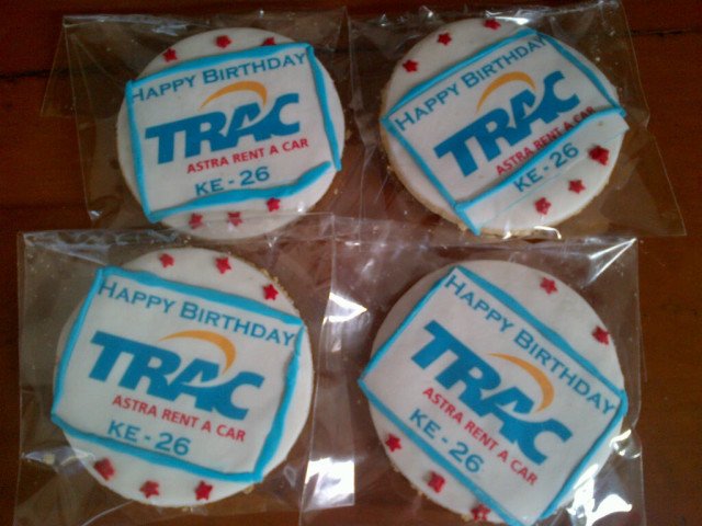 Pesanan cookies untuk ulang tahun ke-26 Trac Astra