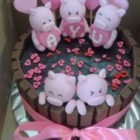 Piggies in the Mud Valentine Cake